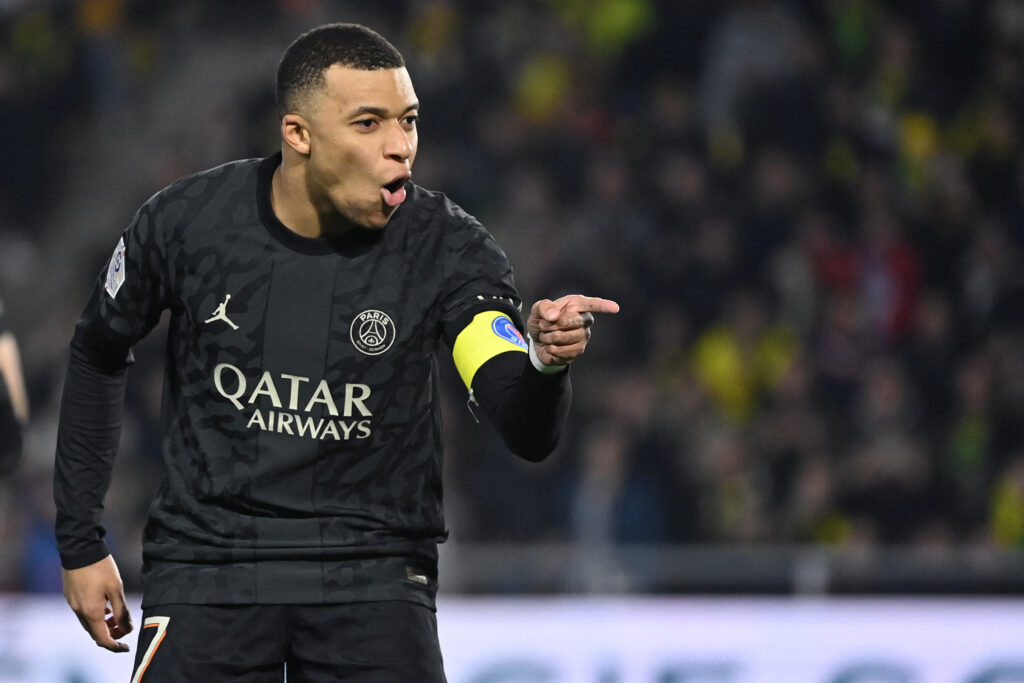 TOPSHOT - Paris Saint-Germain's French forward #07 Kylian Mbappe reacts after scoring his team's second goal during the French L1 football match between FC Nantes and Paris Saint-Germain (PSG) at the La Beaujoire stadium in Nantes, western France, on February 17, 2024.