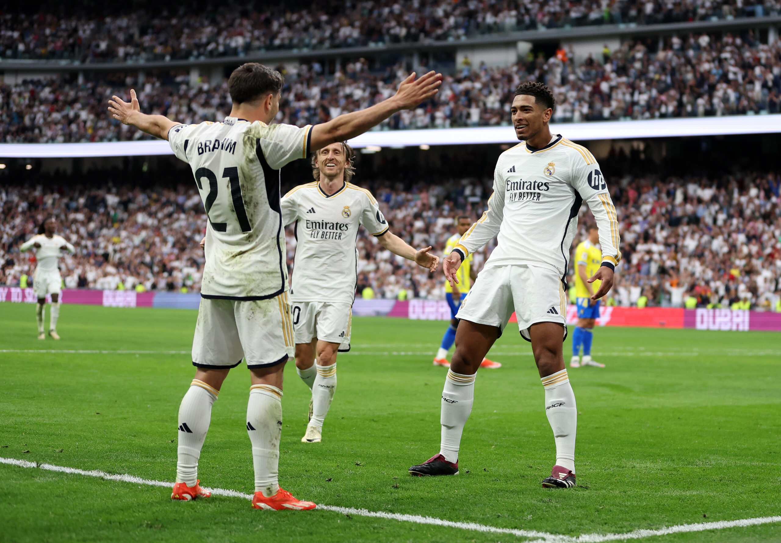 MADRID, SPAIN - MAY 04: Jude Bellingham of Real Madrid celebrates scoring his team's second goal with teammates Brahim Diaz and Luka Modric during the LaLiga EA Sports match between Real Madrid CF and Cadiz CF at Santiago Bernabéu Stadium on May 04, 2024 in Madrid, Spain.