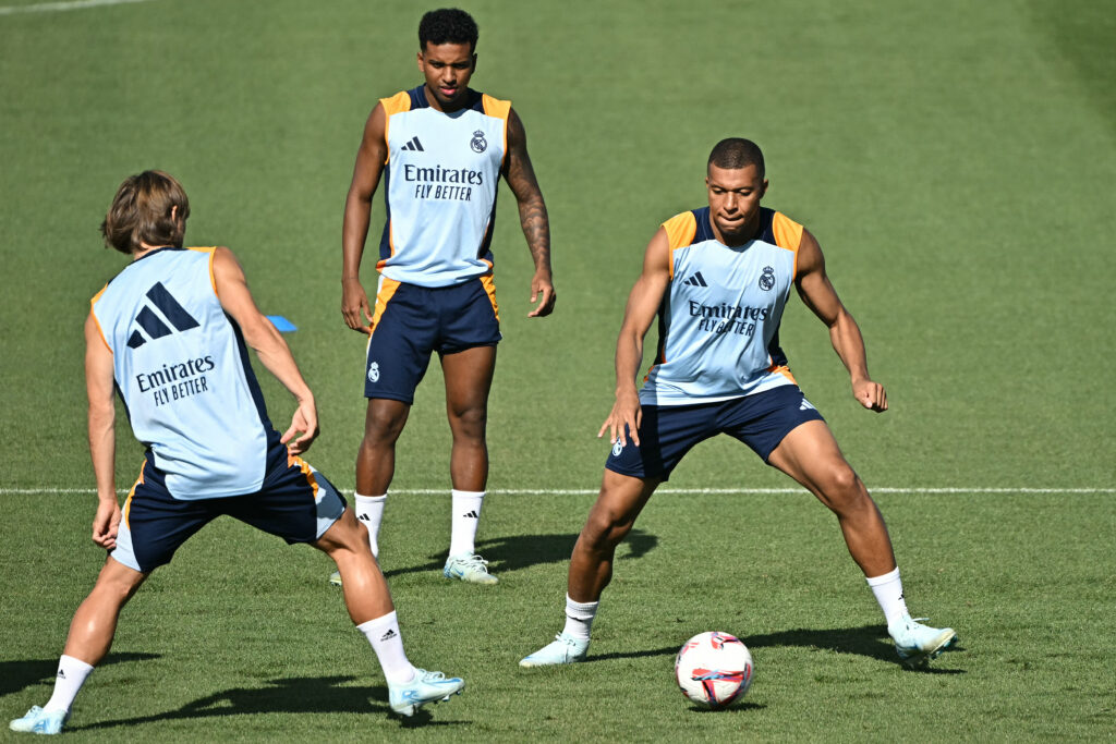 (From L) Real Madrid's Croatian midfielder #10 Luka Modric, Real Madrid's Brazilian forward #11 Rodrygo and Real Madrid's French forward #10 Kylian Mbappe attend a training session with teammates at the training ground of Valdebebas on the eve of their Liga football match against RCD Mallorca, in Madrid on August 17, 2024.