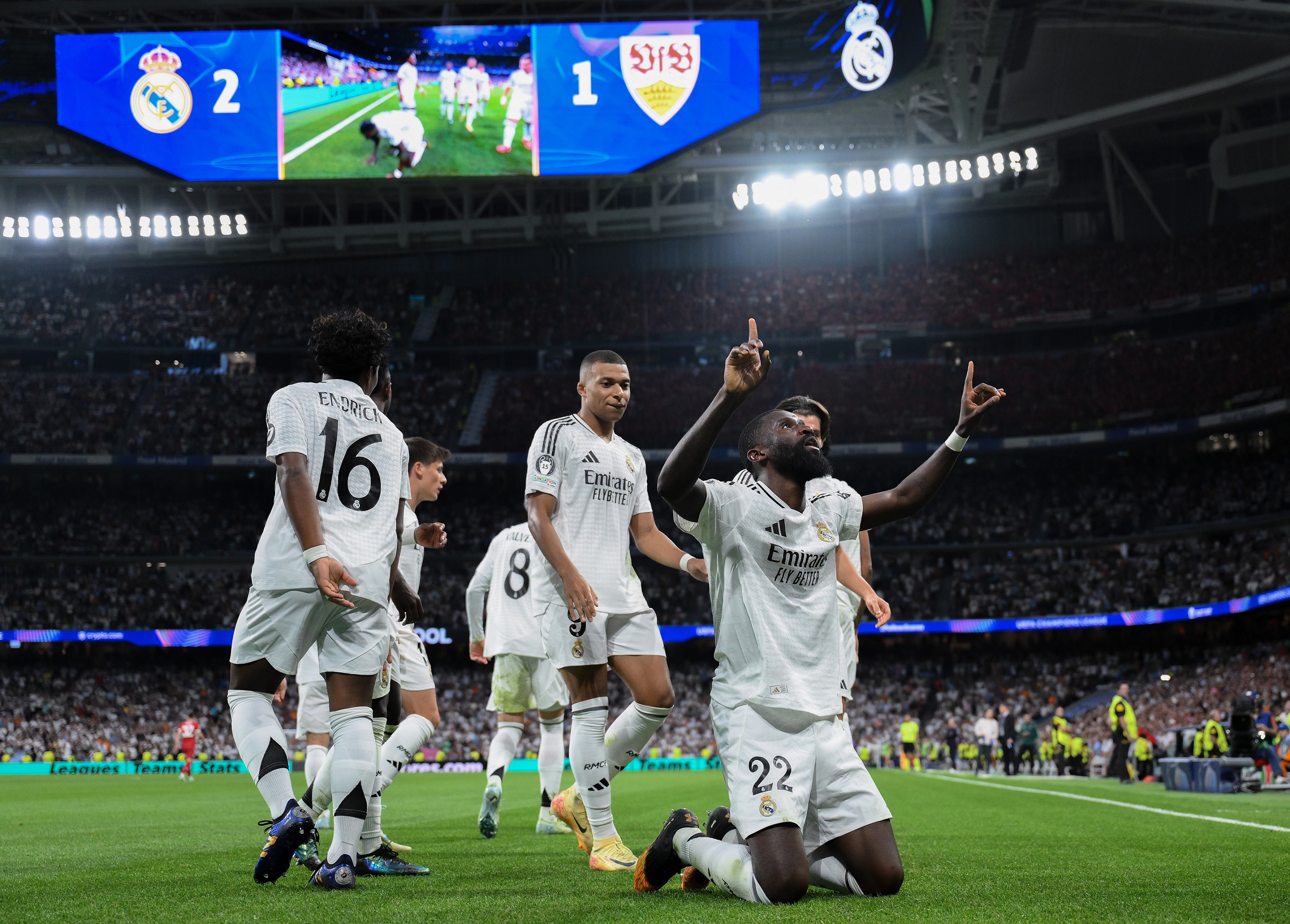 MADRID, SPAIN - SEPTEMBER 17: Antonio Rüdiger of Real Madrid celebrates with team mates their team's third goal during the UEFA Champions League 2024/25 League Phase MD1 match between Real Madrid CF and VfB Stuttgart at Estadio Santiago Bernabeu on September 17, 2024 in Madrid, Spain.
