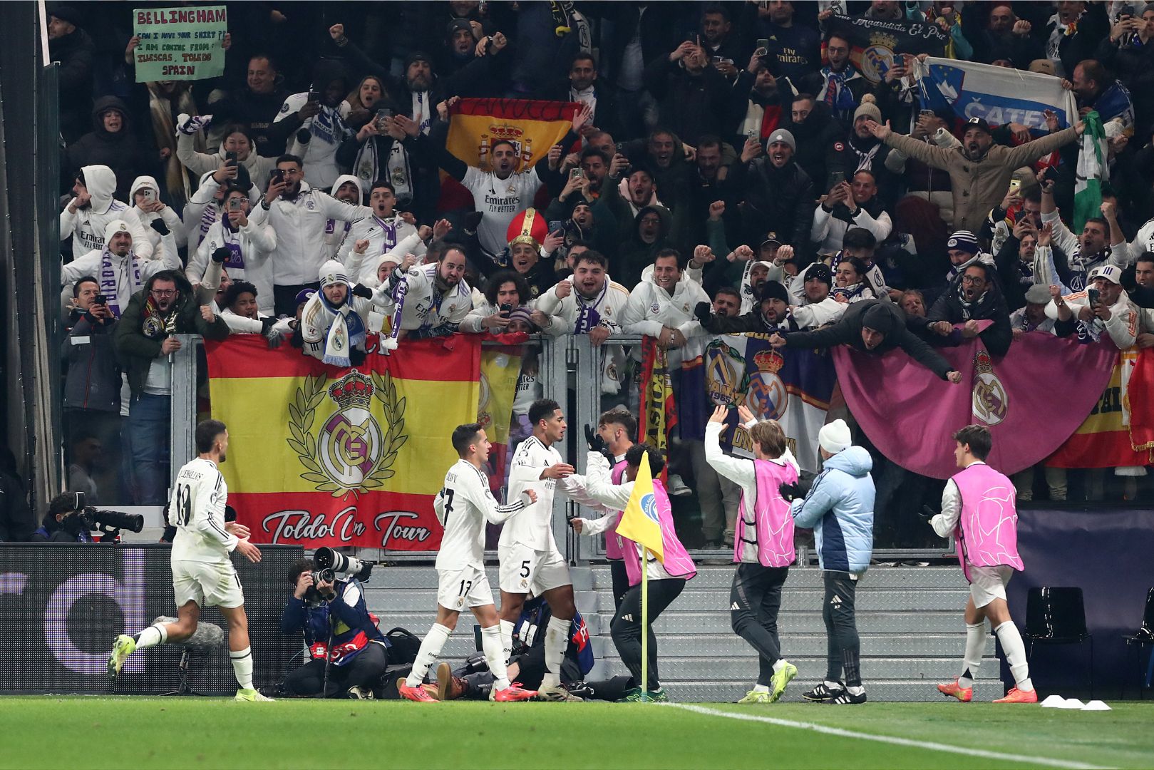 BERGAMO, ITALY - DECEMBER 10: Jude Bellingham of Real Madrid celebrates with teammates after scoring his team's third goal during the UEFA Champions League 2024/25 League Phase MD6 match between Atalanta BC and Real Madrid C.F. at Stadio di Bergamo on December 10, 2024 in Bergamo, Italy.