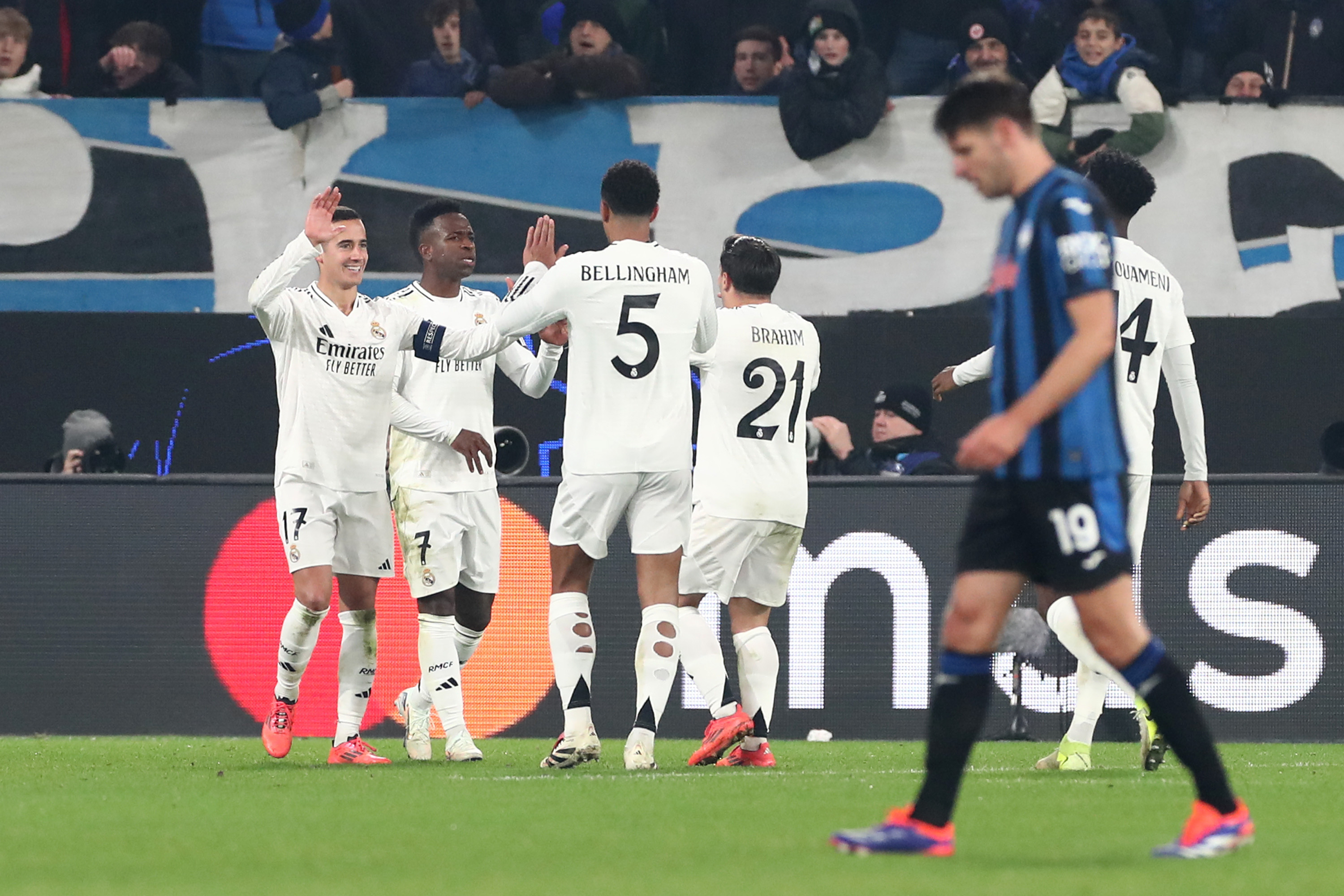 BERGAMO, ITALY - DECEMBER 10: Vinicius Junior of Real Madrid celebrates with teammates after scoring his team's second goal during the UEFA Champions League 2024/25 League Phase MD6 match between Atalanta BC and Real Madrid C.F. at Stadio di Bergamo on December 10, 2024 in Bergamo, Italy.