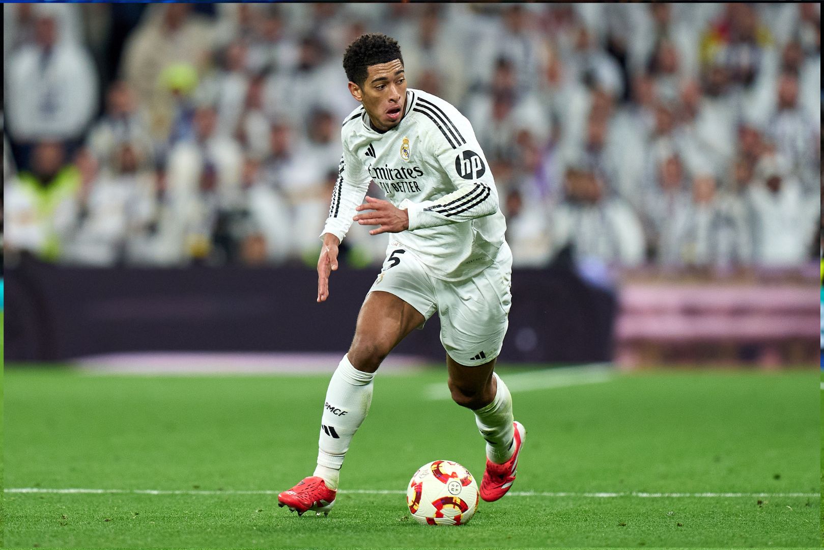 MADRID, SPAIN - JANUARY 16: Jude Bellingham of Real Madrid runs with the ball during the Copa Del Rey match between Real Madrid and Celta de Vigo at Estadio Santiago Bernabeu on January 16, 2025 in Madrid, Spain.