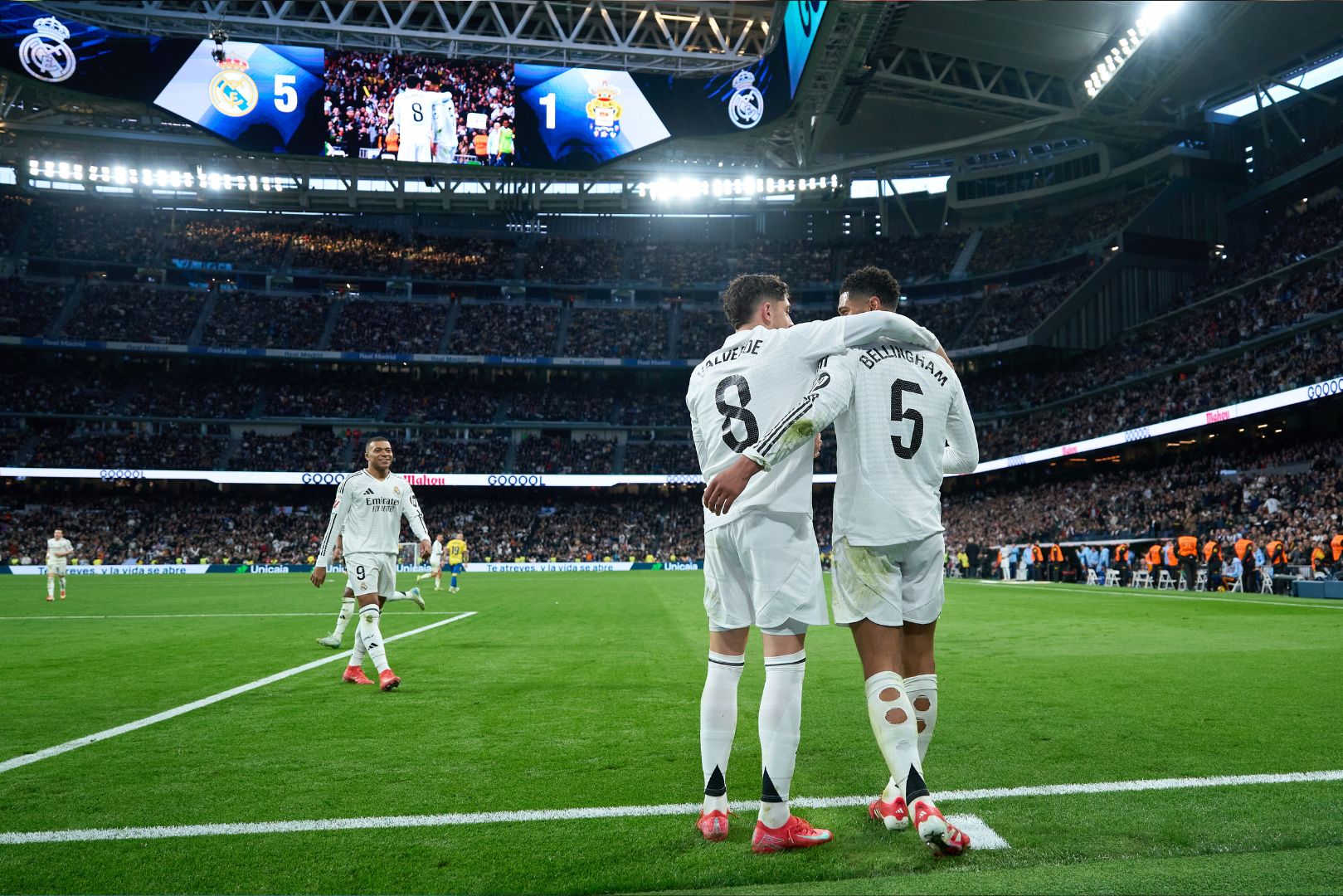 MADRID, SPAIN - JANUARY 19: Jude Bellingham and Federico Valverde celebrate a goal that was later disallowed during the LaLiga match between Real Madrid CF and UD Las Palmas at Estadio Santiago Bernabeu on January 19, 2025 in Madrid, Spain.