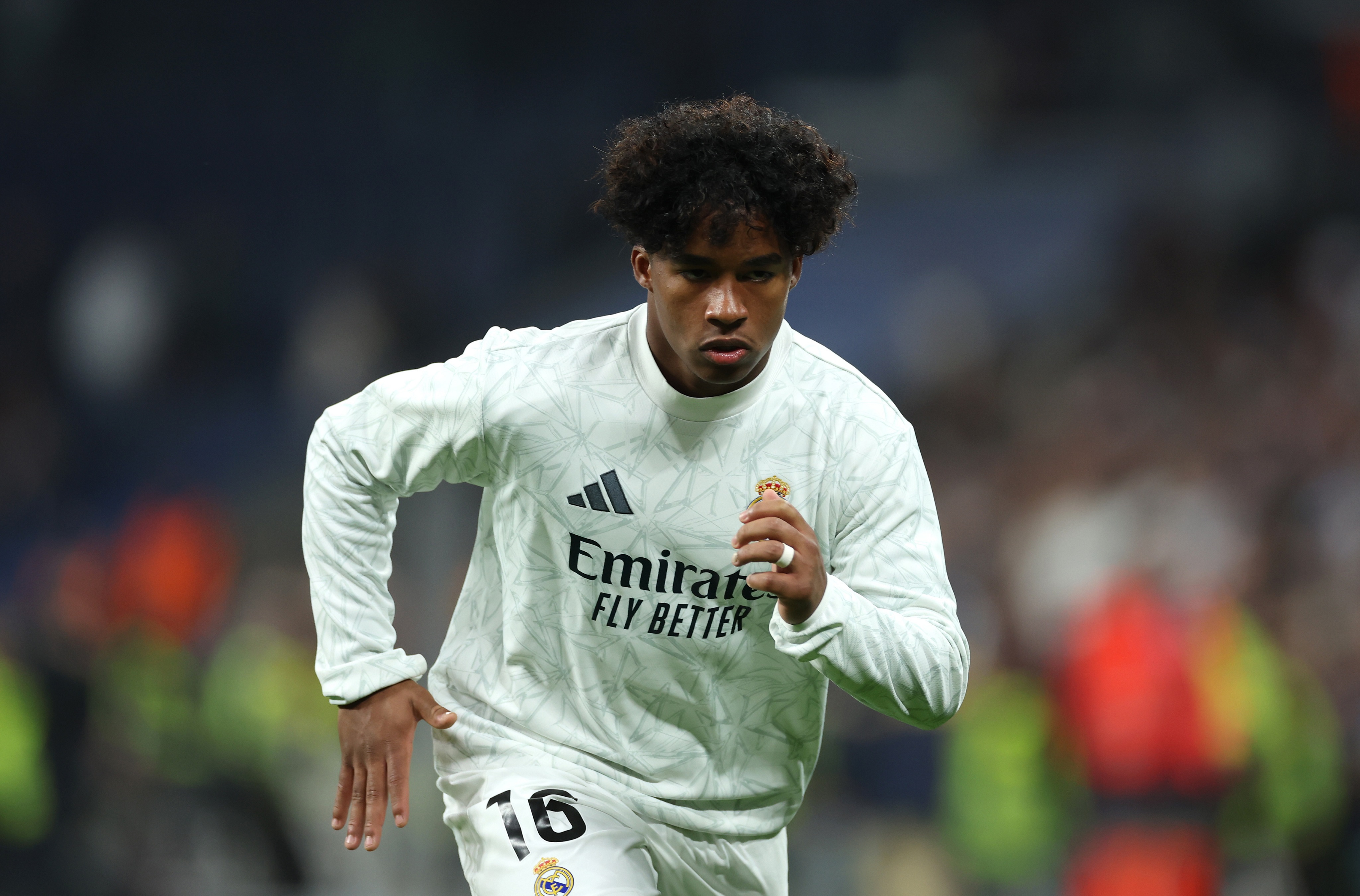 MADRID, SPAIN - DECEMBER 01: Endrick of Real Madrid warms up during the LaLiga match between Real Madrid CF and Getafe CF at Estadio Santiago Bernabeu on December 01, 2024 in Madrid, Spain.