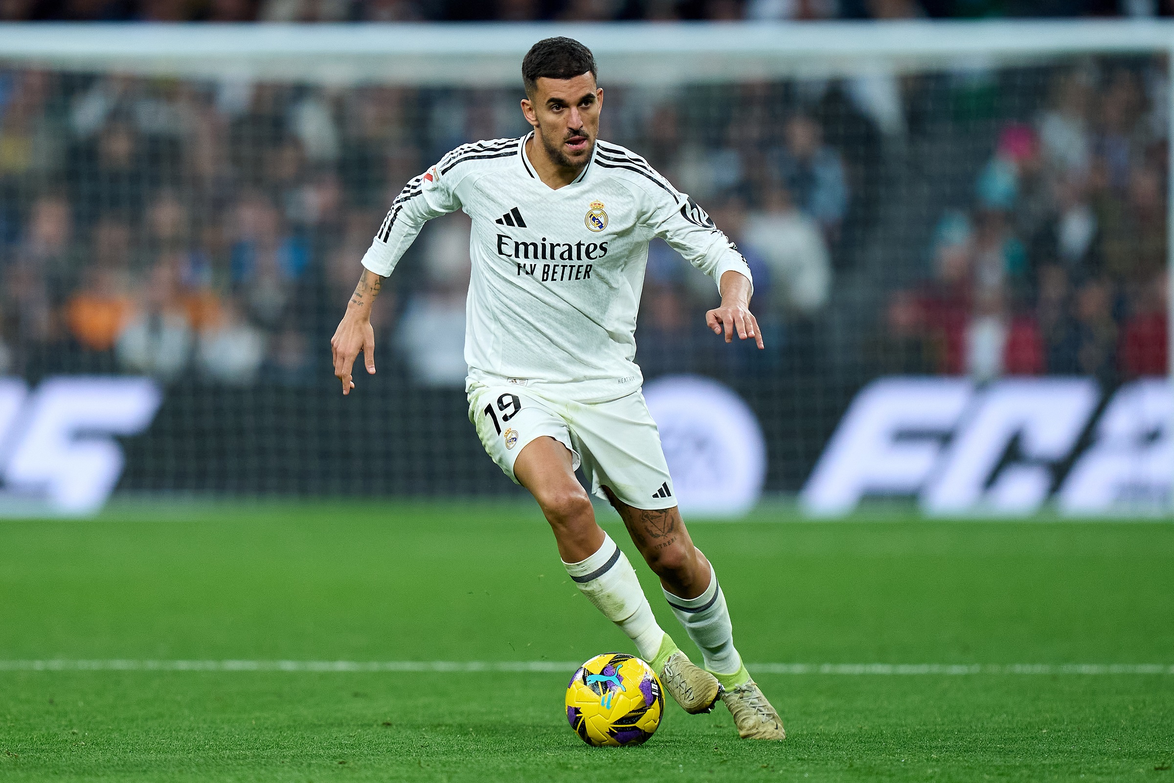 MADRID, SPAIN - JANUARY 19: Dani Ceballos of Real Madrid controls the ball during the LaLiga match between Real Madrid CF and UD Las Palmas at Estadio Santiago Bernabeu on January 19, 2025 in Madrid, Spain.