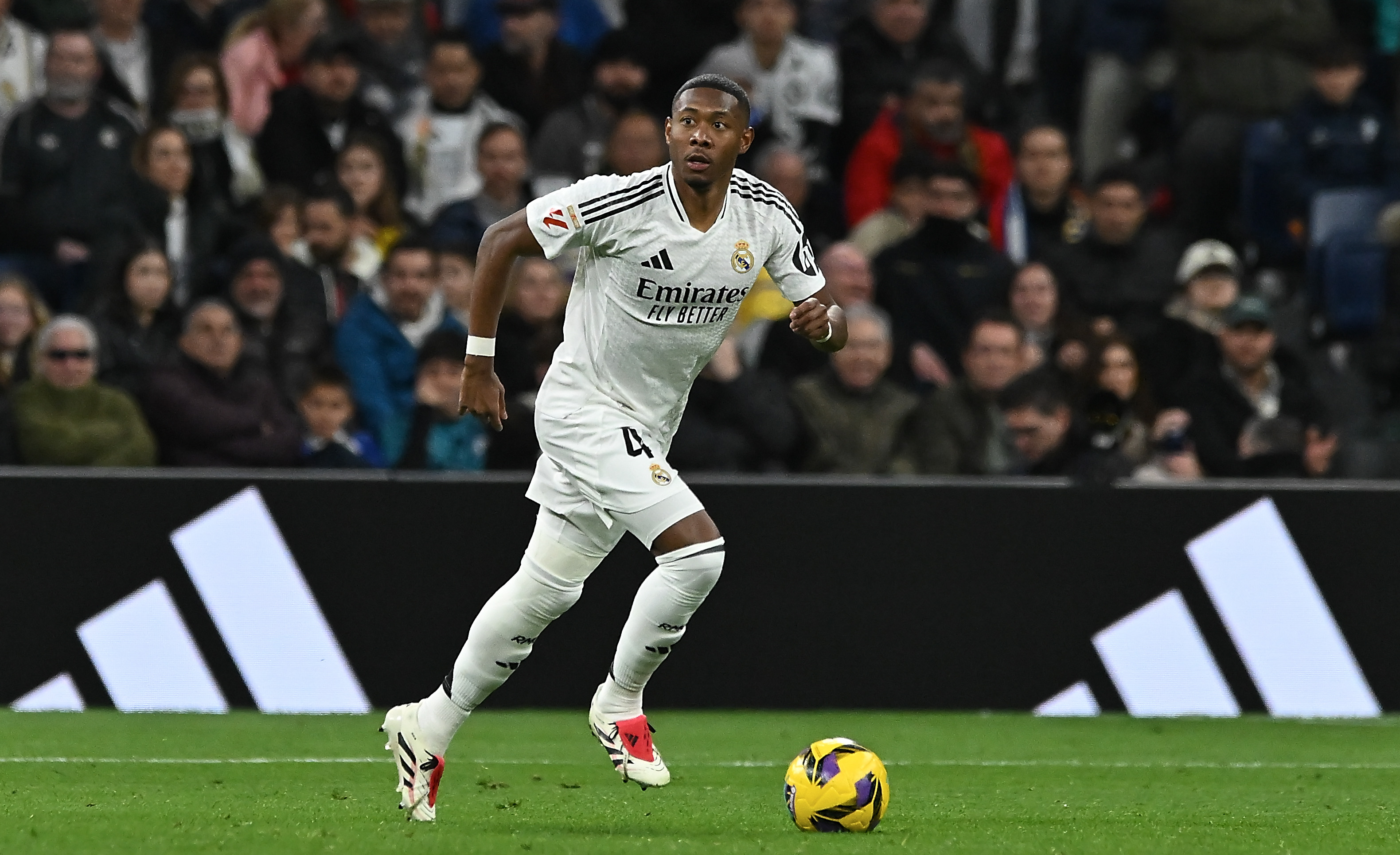 MADRID, SPAIN - JANUARY 19: David Alaba of Real Madrid controls the ball during the LaLiga match between Real Madrid CF and UD Las Palmas at Estadio Santiago Bernabeu on January 19, 2025 in Madrid, Spain.