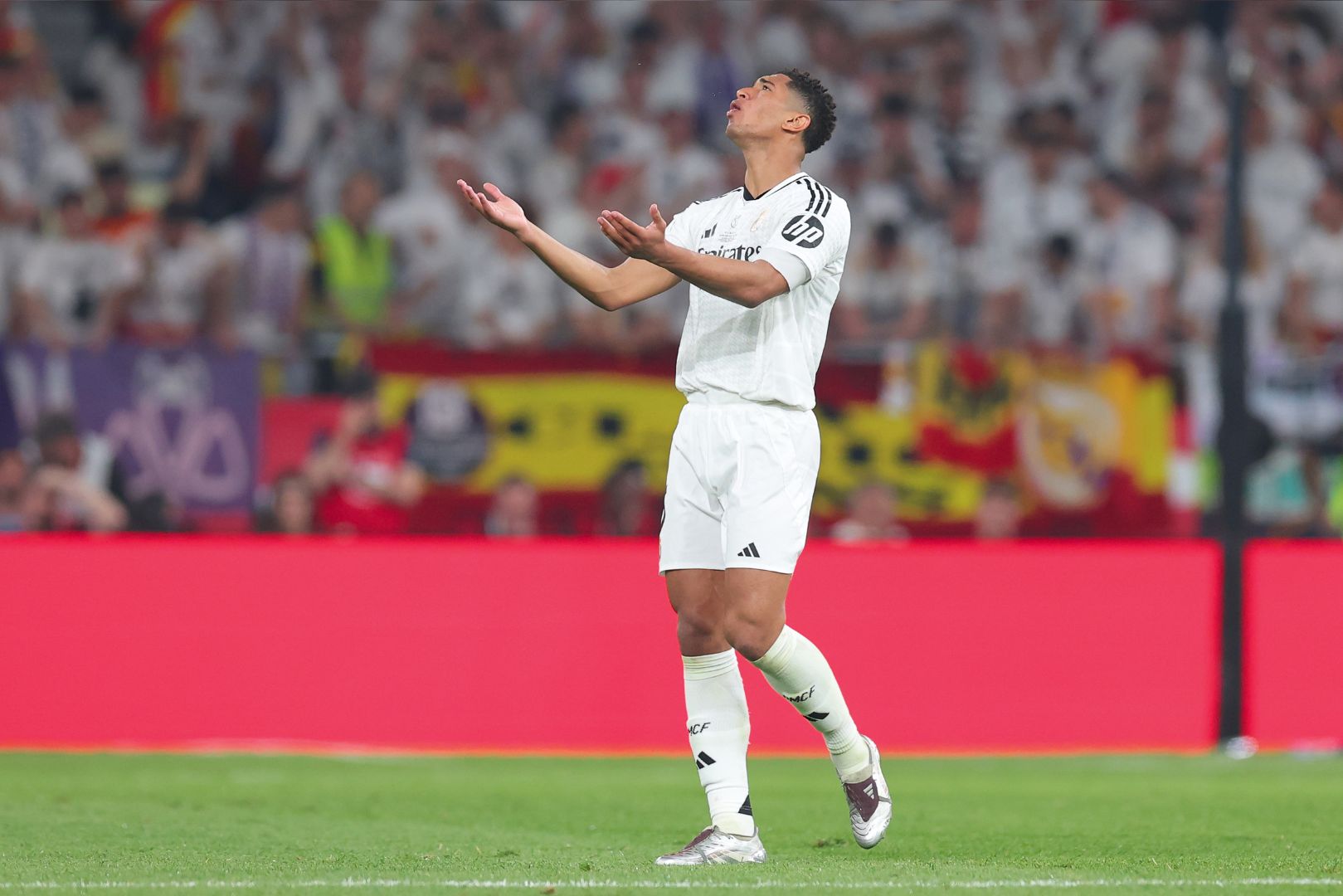 SEVILLE, SPAIN - APRIL 26: Jude Bellingham of Real Madrid reacts during the Copa del Rey Final match between FC Barcelona and Real Madrid at Estadio de La Cartuja on April 26, 2025 in Seville, Spain.