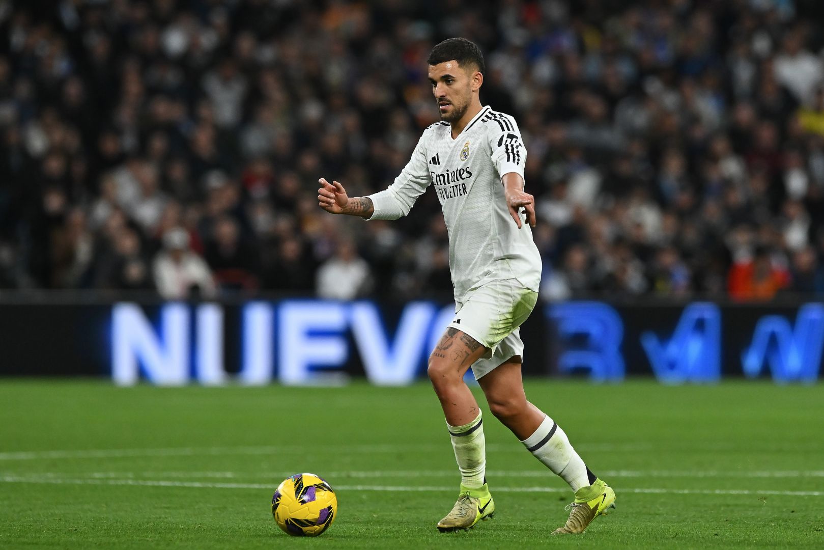 MADRID, SPAIN - JANUARY 19: Dani Ceballos of Real Madrid controls the ball during the LaLiga match between Real Madrid CF and UD Las Palmas at Estadio Santiago Bernabeu on January 19, 2025 in Madrid, Spain.