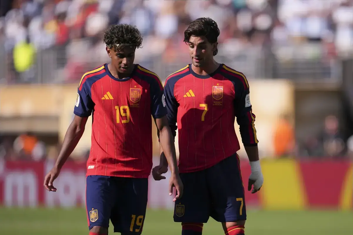 July 19, 2026, East Rutherford, New Jersey, United States: Ferran Torres of Spain talk to Lamine Yamal of Spain during the FIFA World Cup 2026 Final match between Spain and Argentina at New York New Jersey Stadium on July 19, 2026 in East Rutherford, United States.