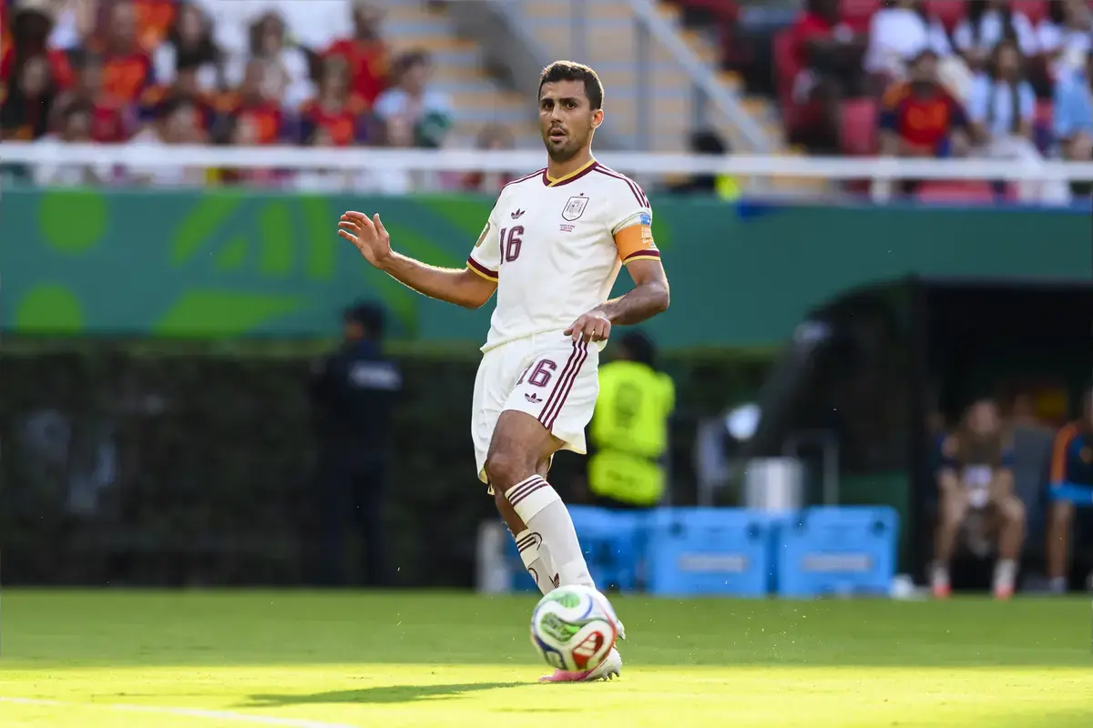 June 26, 2026, Guadalajara, Jalisco, Mexico: Rodri Hernandez of Spain passes the ball during the FIFA World Cup 2026 match between Tunisia and Japan. Tunisia hosted Japan at Guadalajara Stadium on June 26, 2026 in Guadalajara, Mexico.