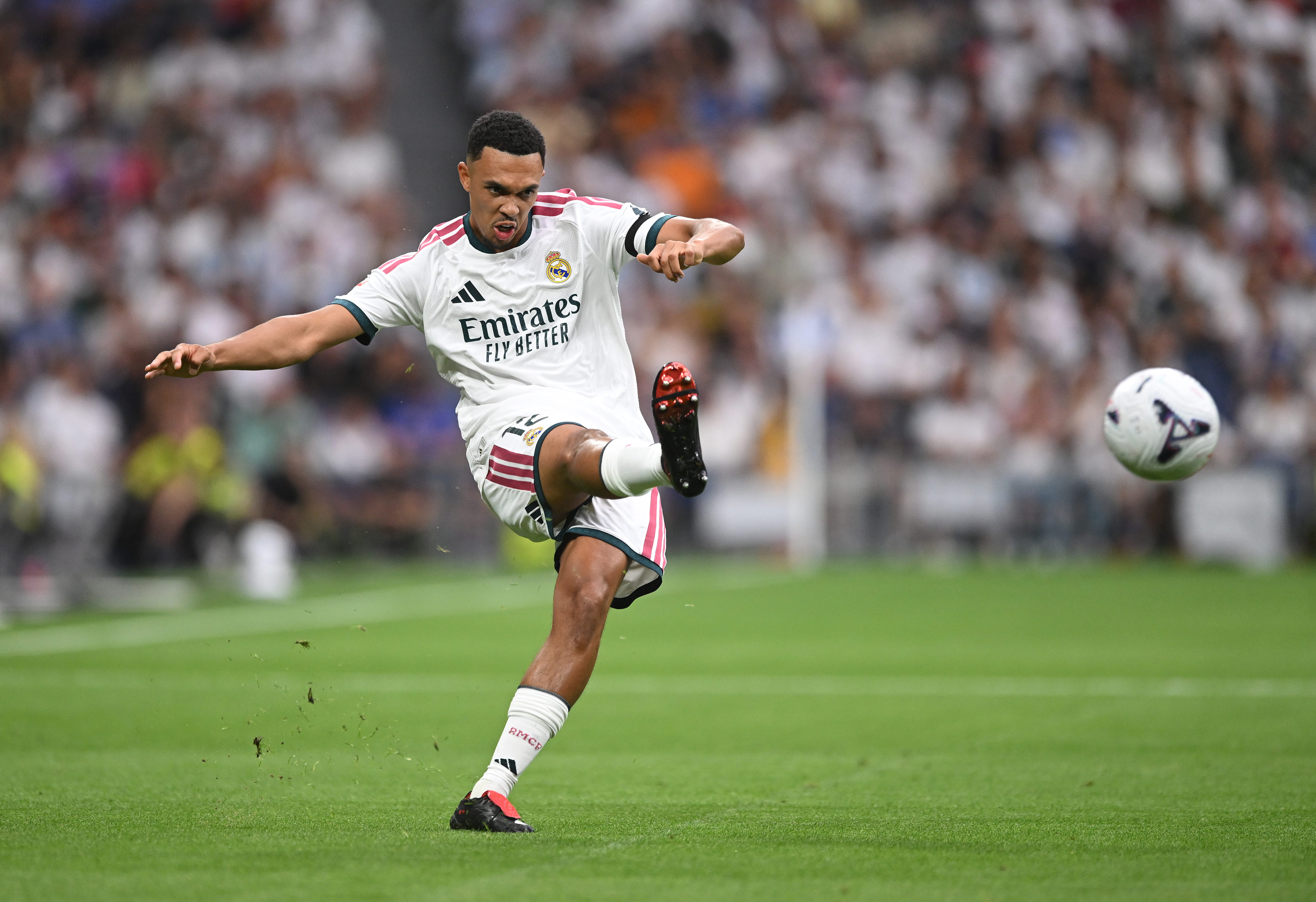 Real Madrid Go Top of La Liga with 4-0 Win Over Malaga - News Directory 3